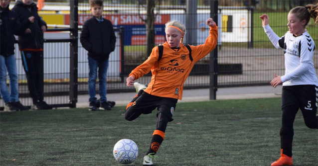 XL26BoekenmetBroekeVrouwenvoetbal-2