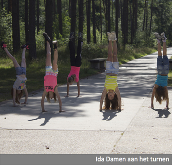 XL8DeJongeSportbestuurderIdaDamen-2-Onderschrift- Ida Damen aan het turnen copy