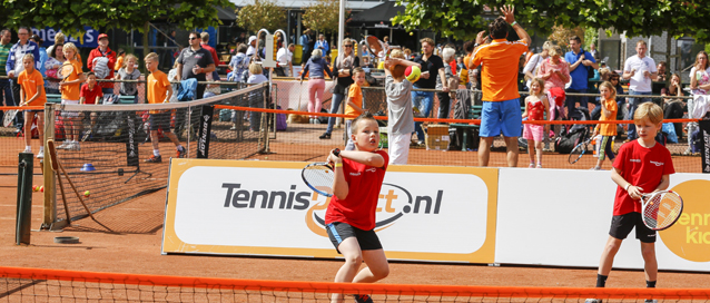 XL11-1-MenzisTenniskidsFeest_foto3