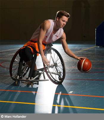 XL19-Rolstoel-2-Onderschrift--©MarcHollander