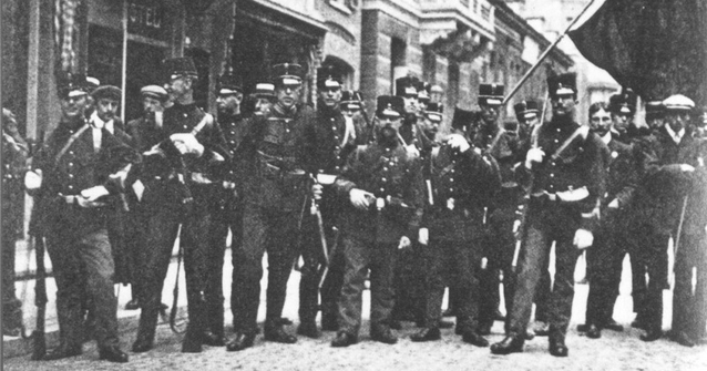 XL20VraagVanDeWeek-Vierdaagse2-Onderschrift Enige van de 41 deelnemers voor hotel Noble tijdens de 2e Vierdaagse