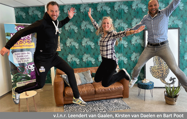 MonkeyMovesWhatsAap-1