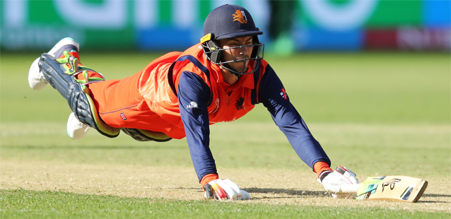 BONDcentercricketbond-3