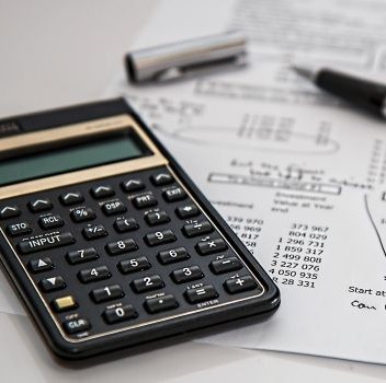 calculator-385506_1280 (1)