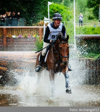 4. (1) Tekst Archangel12  httpscommons.wikimedia.orgwikiFileMilitary_Boekelo_2013_(10497644815)