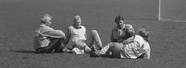 XL35 - 4. Training_PSV_voor_Europa_Cup_I_wedstrijd_tegen_Real_Madrid_trainer_Dorjee,_Ron,_Bestanddeelnr_934-2317