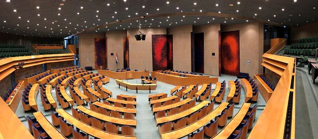 XL39 John Machiels 1024px-Plenaire_zaal_Tweede_Kamer_-_panorama