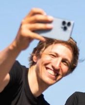 2. XL43 Potret Bas Tietema IMG-20251208-WA0006