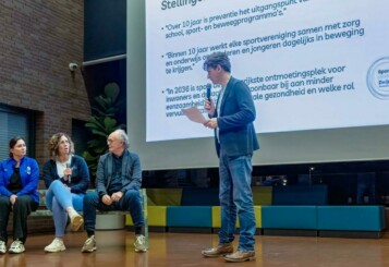 Daniel Klijn tijdens een lokaal sportdebat ©Kees Streefkerk