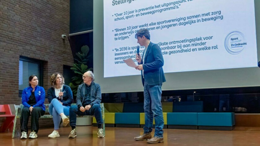 Daniel Klijn tijdens een lokaal sportdebat ©Kees Streefkerk