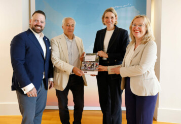 Brian Eernisse,
 Tom van t Hek, Mirjam Sterk en Jet Bussemaker ©Wiebe Kiestra