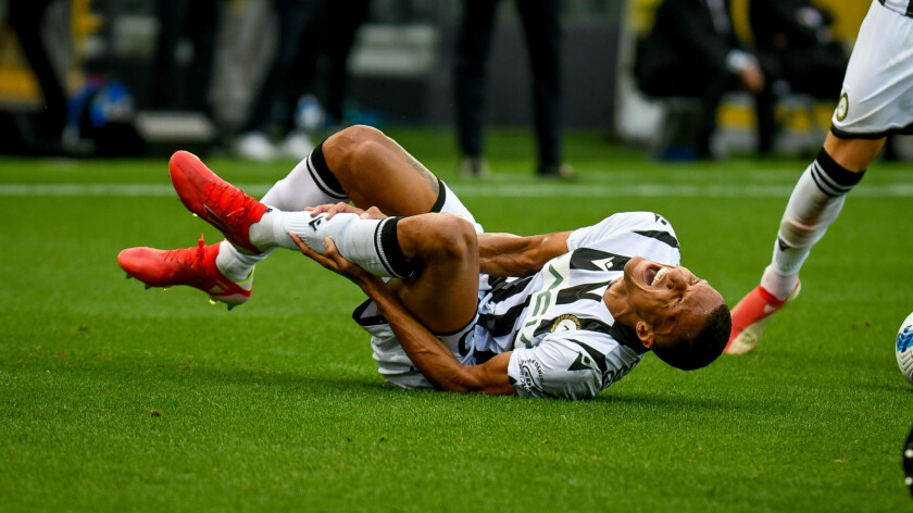 Voetbalblessure shutterstock 2029743191