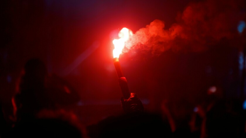 Vuurwerk voetbal shutterstock 2711818841